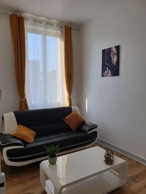 Appartement Duplexe De 1 A 4 Chambres Privees Dans Maison Le Teil Екстериор снимка